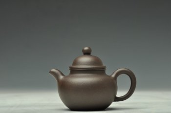 紫砂壶图片：历史泥料 乌泥小掇球和小虚扁 不接受定做 - 宜兴紫砂壶网