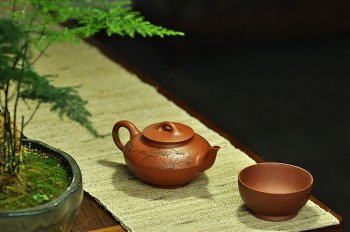 紫砂壶图片：文气佳作 线条优美 富有逸趣 值得雅藏 红泥合欢 - 宜兴紫砂壶网