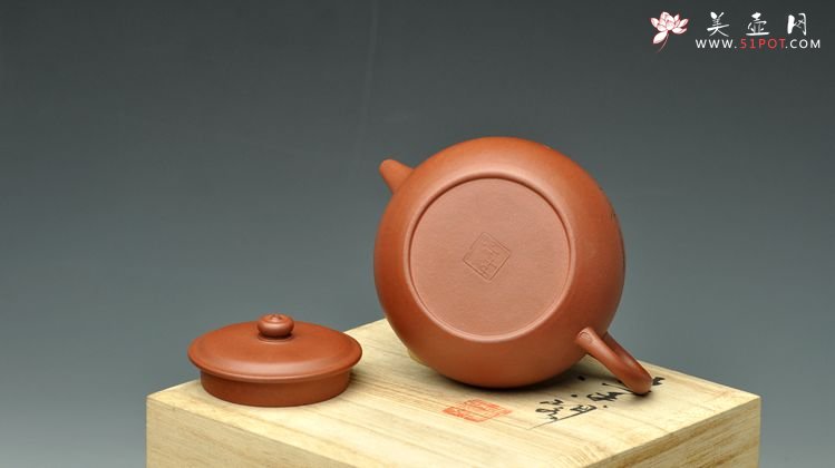 紫砂壶图片：陆轶舟装饰 精工 稳重和灵动并存  全手涌泉 - 宜兴紫砂壶网