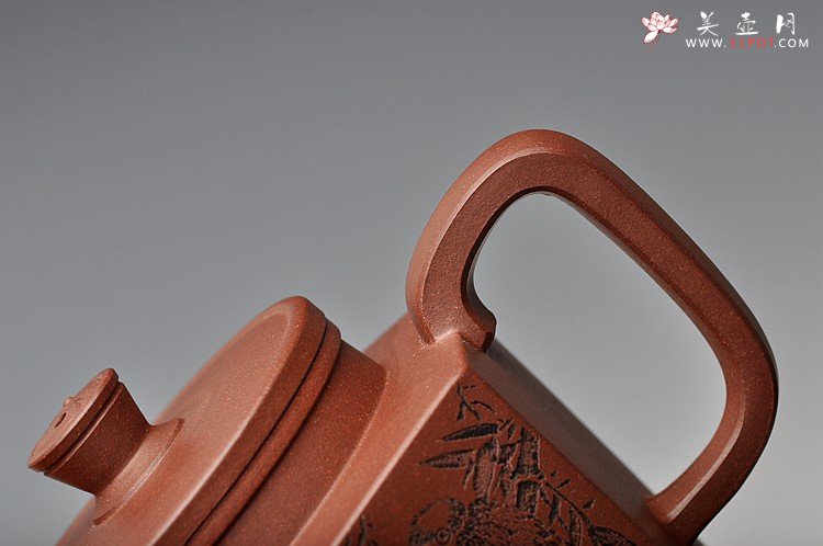 紫砂壶图片：青年实力派何卫枫最新力作 方圆有度 全手大彬壶式 - 宜兴紫砂壶网