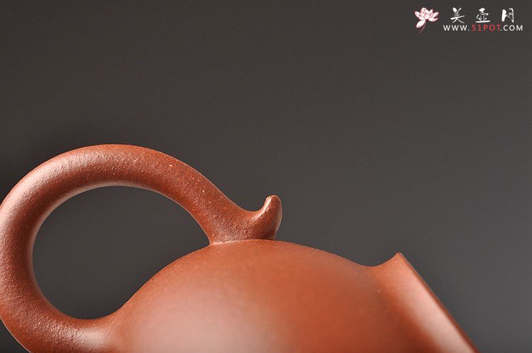 紫砂壶图片：徐家风格 舒展温润 扁而不僵  全手扁掇只 优质红清水 - 宜兴紫砂壶网