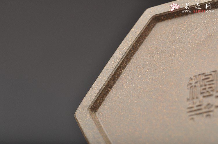 紫砂壶图片：青年实力派何卫枫最新力作 方圆有度 全手大彬壶式 - 宜兴紫砂壶网