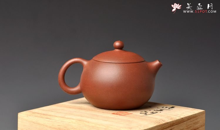 紫砂壶图片：造型饱满圆润 做工精雅 全手工西施 - 宜兴紫砂壶网