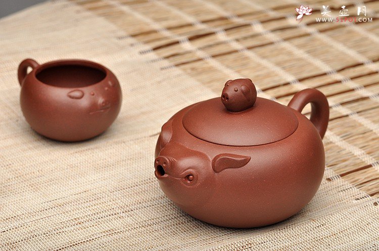 紫砂壶图片：美壶特惠 优质青水泥 憨态可掬 福猪套壶 - 宜兴紫砂壶网