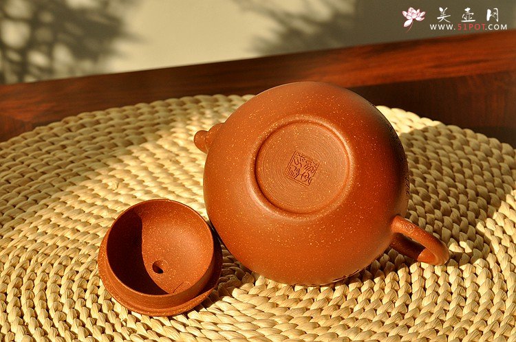 紫砂壶图片：饱满圆润 优质降坡泥 全手灵丰 遥想兰亭下清风满竹林 - 宜兴紫砂壶网