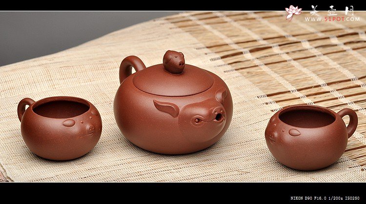 紫砂壶图片：美壶特惠 优质青水泥 憨态可掬 福猪套壶 - 宜兴紫砂壶网