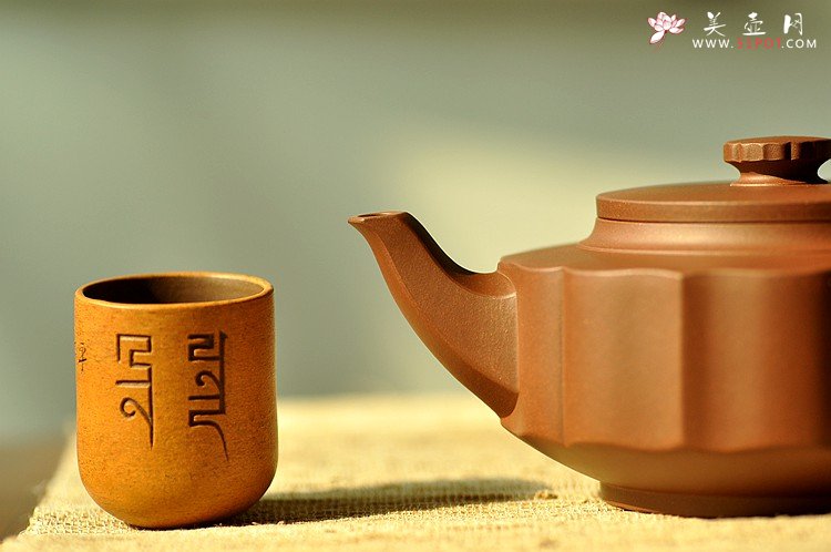 紫砂壶图片：大气磅礴 精工佳作 灼灼有力 大菱泉  - 宜兴紫砂壶网