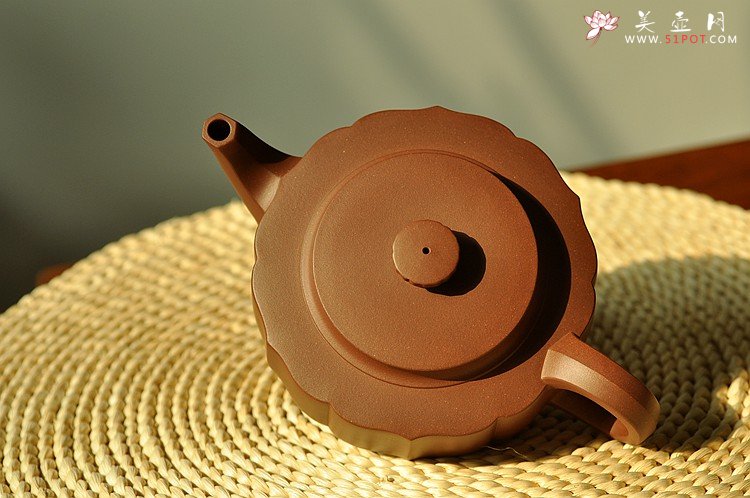 紫砂壶图片：大气磅礴 精工佳作 灼灼有力 大菱泉  - 宜兴紫砂壶网