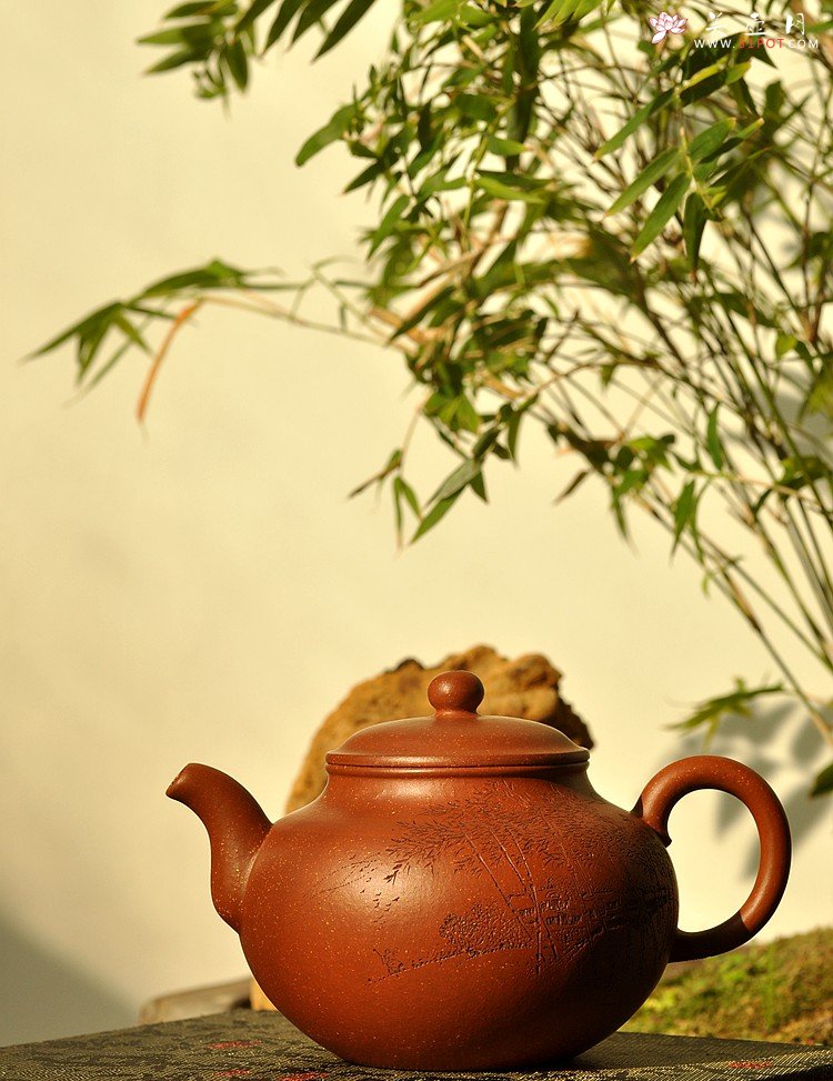 紫砂壶图片：饱满圆润 优质降坡泥 全手灵丰 遥想兰亭下清风满竹林 - 宜兴紫砂壶网