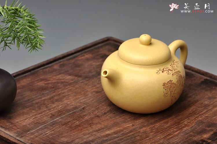 紫砂壶图片：此壶小巧文气 圆润饱满 实用有趣 本山绿圆珠 - 宜兴紫砂壶网