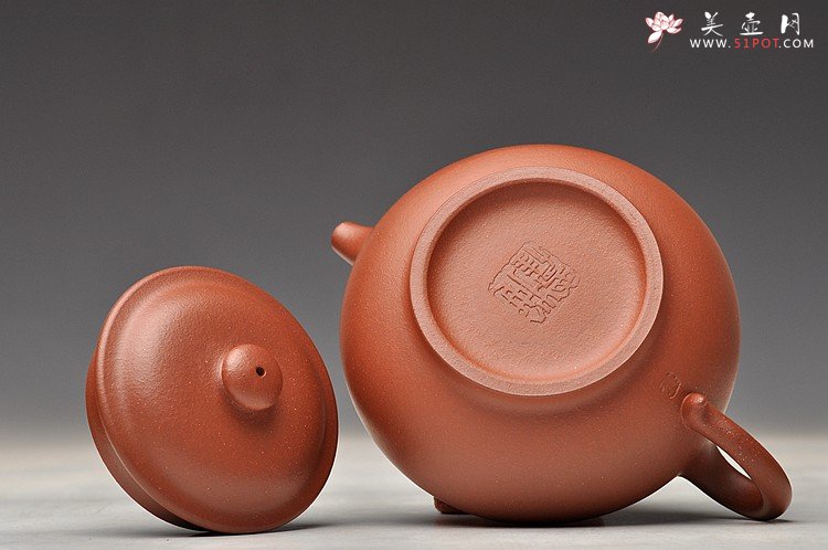 紫砂壶图片：徐家风格 舒展温润 扁而不僵  全手扁掇只 优质红清水 - 宜兴紫砂壶网