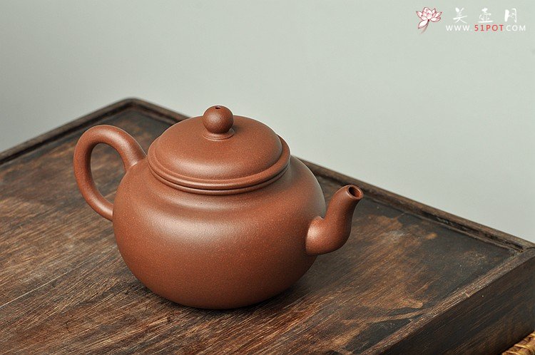 紫砂壶图片：徐亚春新作 圆润雅致 线条流畅 全手秀珠 - 宜兴紫砂壶网