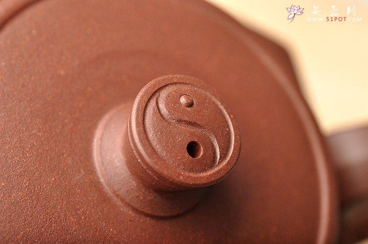 紫砂壶图片：青年实力派何卫枫最新力作 方圆有度 全手大彬壶式 - 宜兴紫砂壶网