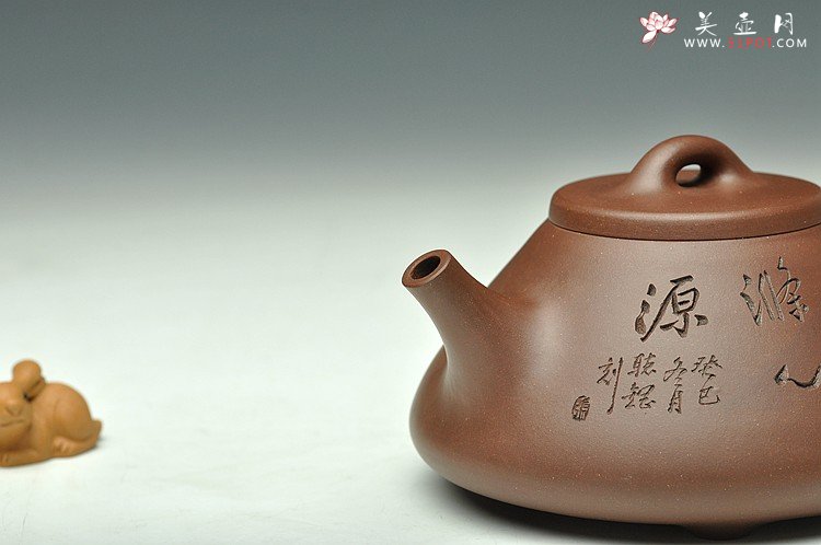 紫砂壶图片：骨肉均挺 进步明显 全手子冶石瓢 张听刚装饰 - 宜兴紫砂壶网