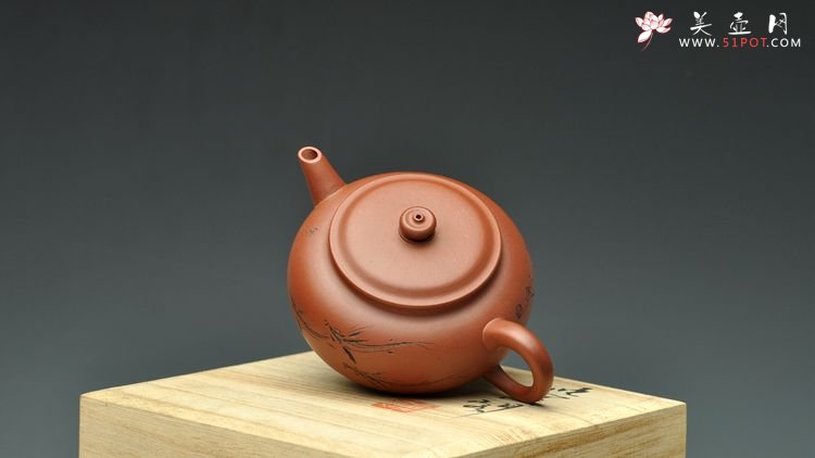 紫砂壶图片：陆轶舟装饰 精工 稳重和灵动并存  全手涌泉 - 宜兴紫砂壶网