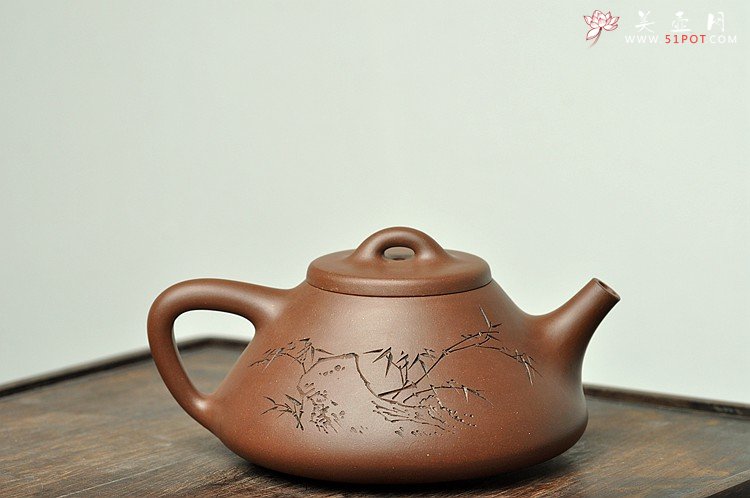 紫砂壶图片：骨肉均挺 进步明显 全手子冶石瓢 张听刚装饰 - 宜兴紫砂壶网