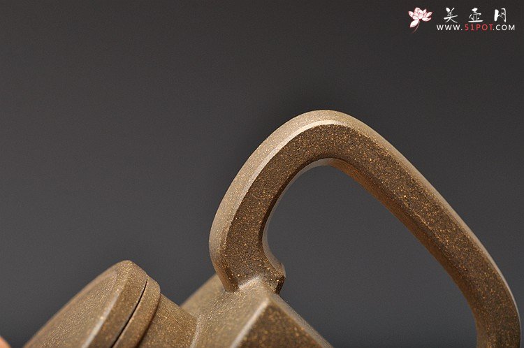 紫砂壶图片：青年实力派何卫枫最新力作 方圆有度 全手大彬壶式 - 宜兴紫砂壶网