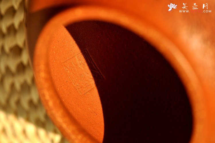 紫砂壶图片：饱满圆润 优质降坡泥 全手灵丰 遥想兰亭下清风满竹林 - 宜兴紫砂壶网