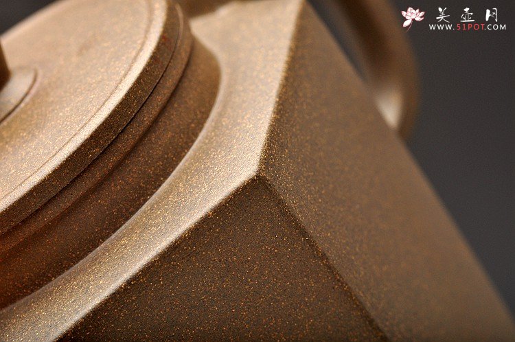 紫砂壶图片：青年实力派何卫枫最新力作 方圆有度 全手大彬壶式 - 宜兴紫砂壶网