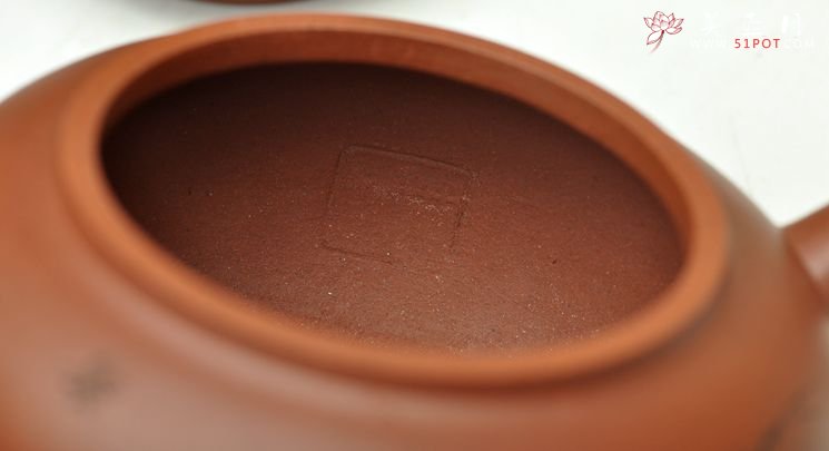 紫砂壶图片：陆轶舟装饰 精工 稳重和灵动并存  全手涌泉 - 宜兴紫砂壶网