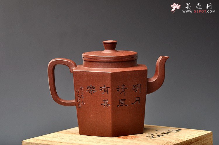 紫砂壶图片：青年实力派何卫枫最新力作 方圆有度 全手大彬壶式 - 宜兴紫砂壶网