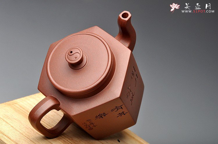 紫砂壶图片：青年实力派何卫枫最新力作 方圆有度 全手大彬壶式 - 宜兴紫砂壶网