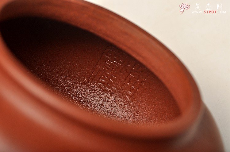 紫砂壶图片：徐家风格 舒展温润 扁而不僵  全手扁掇只 优质红清水 - 宜兴紫砂壶网