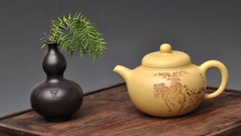 紫砂壶图片：此壶小巧文气 圆润饱满 实用有趣 本山绿圆珠 - 宜兴紫砂壶网