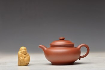 紫砂壶图片：徐家风格 舒展温润 扁而不僵  全手扁掇只 优质红清水 - 宜兴紫砂壶网