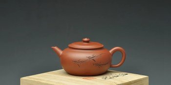 紫砂壶图片：陆轶舟装饰 精工 稳重和灵动并存  全手涌泉 - 宜兴紫砂壶网