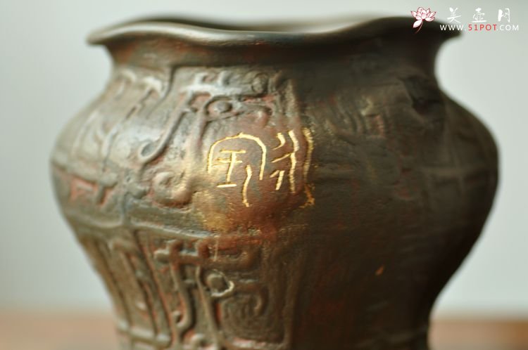 紫砂壶图片：全手玩砂之宝鼎 古朴典雅 - 宜兴紫砂壶网