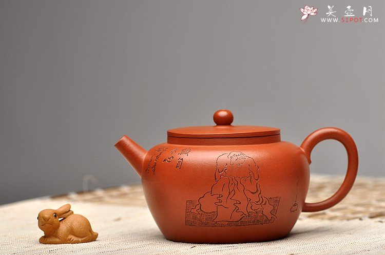 紫砂壶图片：林良丰装饰 黄玲玲执刀 瞿斌文人壶系列之全手平盖莲子 清灵秀美 - 宜兴紫砂壶网