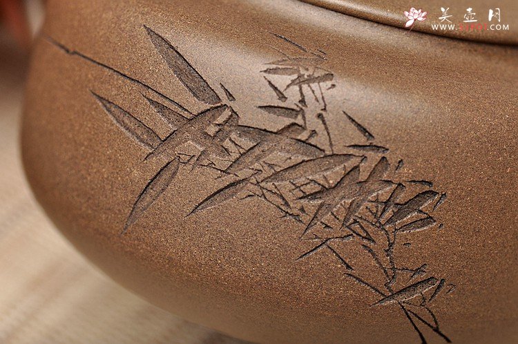 紫砂壶图片：王建源、王宝鹏联袂装饰 黄玲玲执刀 瞿斌全手新品 君缘 文人壶 - 宜兴紫砂壶网