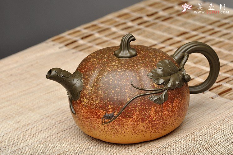 紫砂壶图片：花器实力派  孙伟强张新亚合作 七彩之丰收南瓜 栩栩如生 - 宜兴紫砂壶网