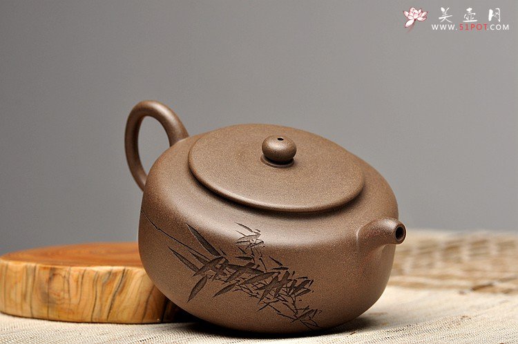 紫砂壶图片：王建源、王宝鹏联袂装饰 黄玲玲执刀 瞿斌全手新品 君缘 文人壶 - 宜兴紫砂壶网