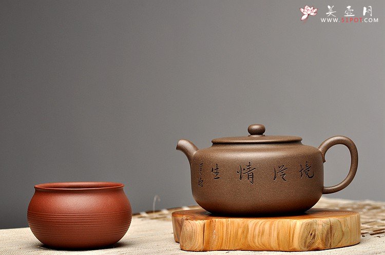 紫砂壶图片：王建源、王宝鹏联袂装饰 黄玲玲执刀 瞿斌全手新品 君缘 文人壶 - 宜兴紫砂壶网