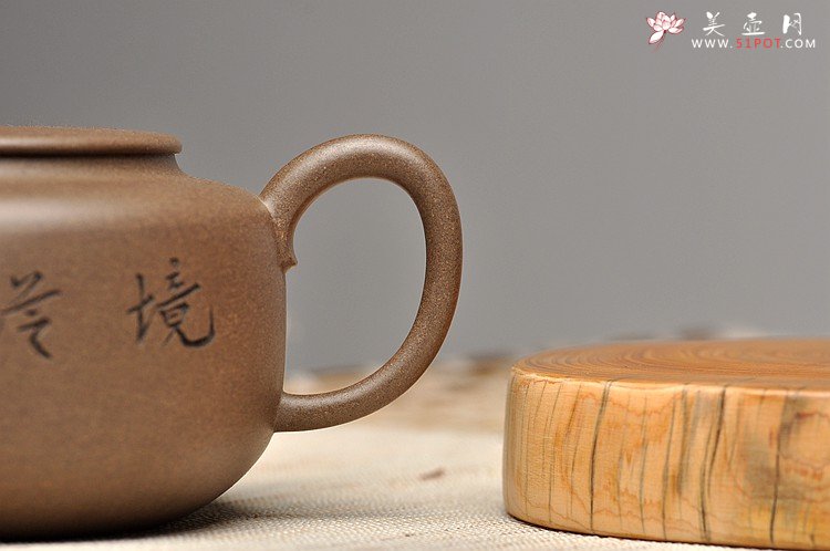 紫砂壶图片：王建源、王宝鹏联袂装饰 黄玲玲执刀 瞿斌全手新品 君缘 文人壶 - 宜兴紫砂壶网