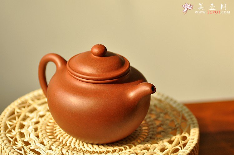 紫砂壶图片：极易泡养红皮龙 全手红莲 清秀婉约 进步明显 - 宜兴紫砂壶网