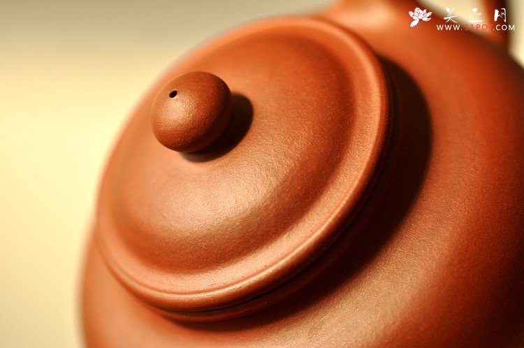 紫砂壶图片：极易泡养红皮龙 全手红莲 清秀婉约 进步明显 - 宜兴紫砂壶网