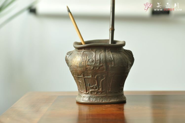 紫砂壶图片：全手玩砂之宝鼎 古朴典雅 - 宜兴紫砂壶网