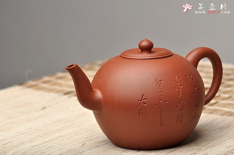 紫砂壶图片：古朴饱满 拙意十足 摹古全手大彬圆壶 江上清风山中明月 - 宜兴紫砂壶网