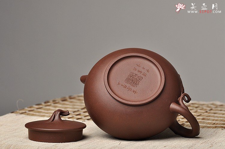 紫砂壶图片：线条流畅 韵味十足 简意花器 全手工花趣 - 宜兴紫砂壶网