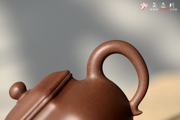 紫砂壶图片：何卫枫最新力作 锦囊佳器 方中寓圆 全手六角莲子 - 宜兴紫砂壶网