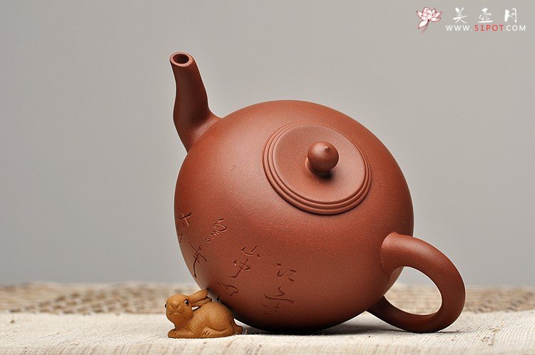 紫砂壶图片：古朴饱满 拙意十足 摹古全手大彬圆壶 江上清风山中明月 - 宜兴紫砂壶网