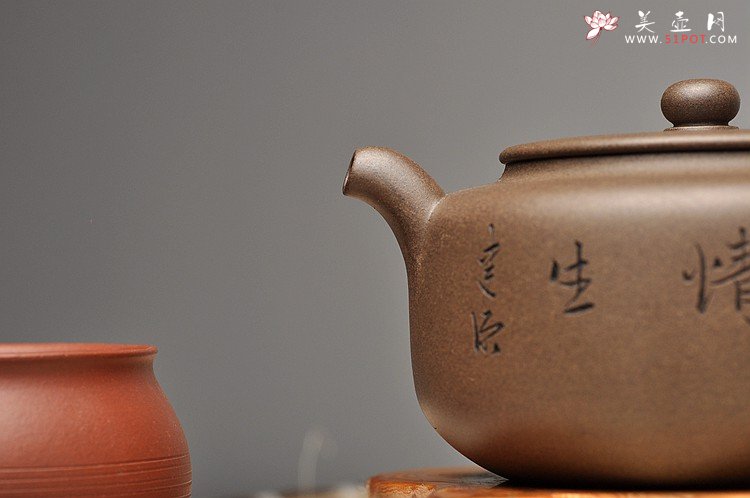 紫砂壶图片：王建源、王宝鹏联袂装饰 黄玲玲执刀 瞿斌全手新品 君缘 文人壶 - 宜兴紫砂壶网