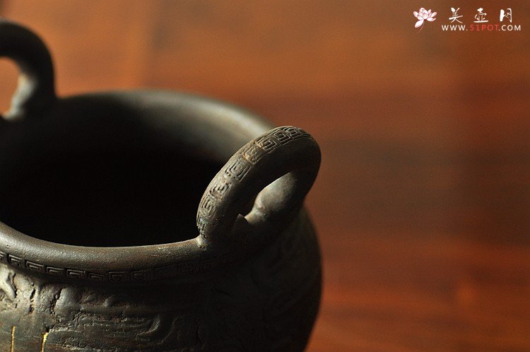 紫砂壶图片：全手玩砂之三足鼎 古朴典雅 - 宜兴紫砂壶网