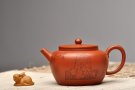 紫砂壶图片：林良丰装饰 黄玲玲执刀 瞿斌文人壶系列之全手平盖莲子 清灵秀美 - 宜兴紫砂壶网