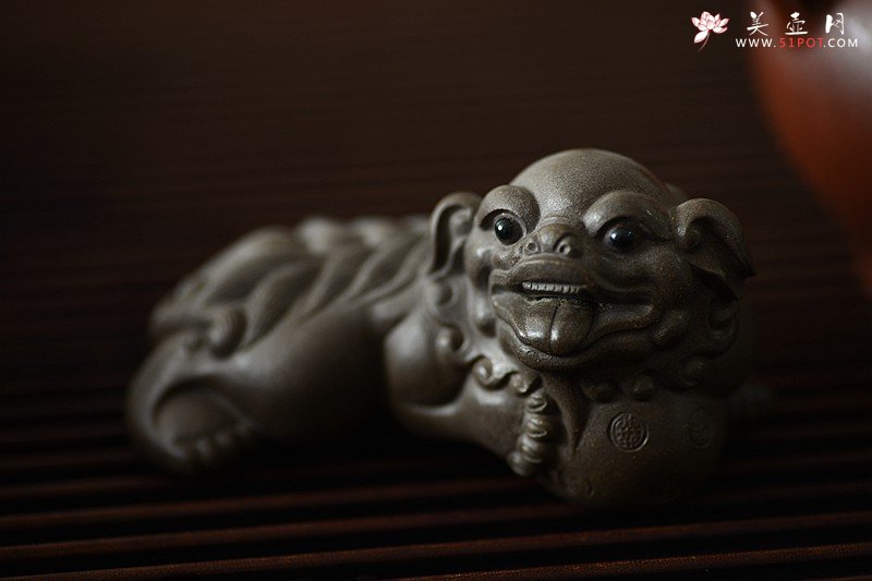 紫砂壶图片：古朴文气 青狮子茶宠  - 宜兴紫砂壶网