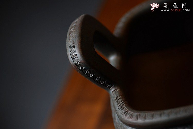 紫砂壶图片：气势雄壮 全手四方平安鼎 古朴 手工拓片证书 - 宜兴紫砂壶网