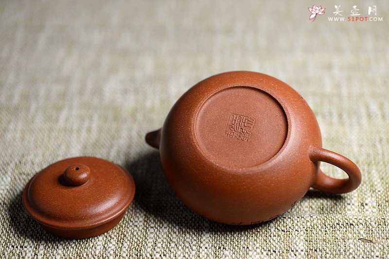 紫砂壶图片：优质降坡泥 颇有玩味~ 全手浮雕仿古 器形端庄 - 宜兴紫砂壶网